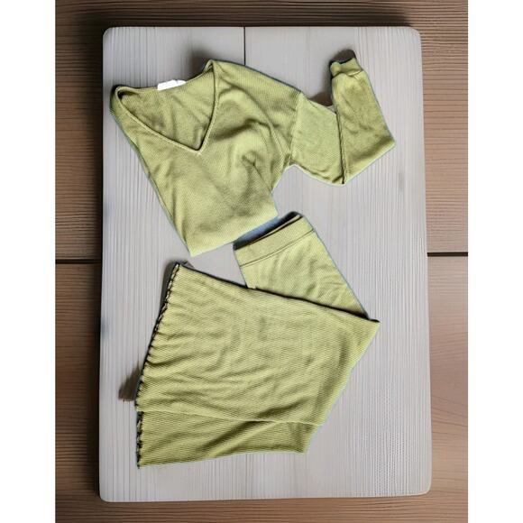 FP Beach Sweater Set Olive Skirt FREE PEOPLE Size Medium UO Ruffle Lagenlook Y2K - Picture 2 of 12